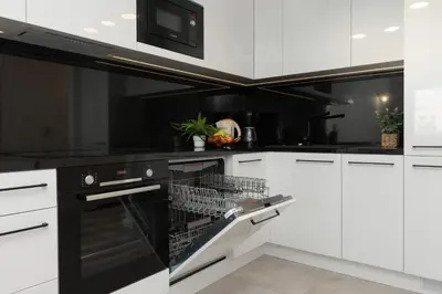Kuchnia lub aneks kuchenny w obiekcie Modern & Bright Apartment with Parking and Balcony by Noclegi Renters