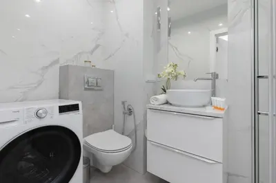 Łazienka w obiekcie Modern & Bright Apartment with Parking and Balcony by Noclegi Renters