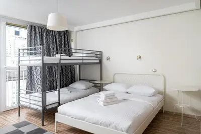 Łóżko lub łóżka w pokoju w obiekcie Krochmalna Red Apartment by BookingHost