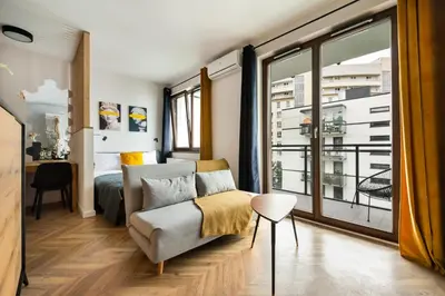 Łóżko lub łóżka w pokoju w obiekcie Woronicza 80 Modern Studio by BookingHost