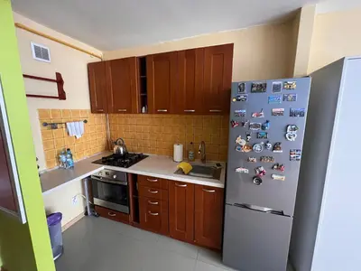 Kuchnia lub aneks kuchenny w obiekcie Przytulna kawalerka Muranów przy POLIN WiFi Netflix