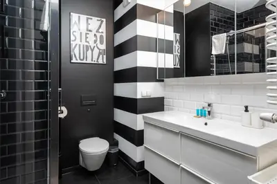Łazienka w obiekcie Wola Modern Apartment by BookingHost