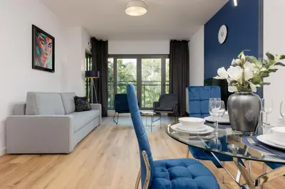 Część wypoczynkowa w obiekcie Apartment Avenue Solidarnosci on Wola by Noclegi Renters