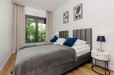 Łóżko lub łóżka w pokoju w obiekcie Apartment Avenue Solidarnosci on Wola by Noclegi Renters