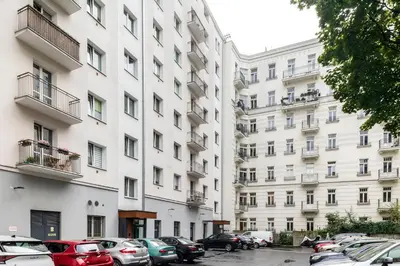 Budynek, w którym mieści się apartament