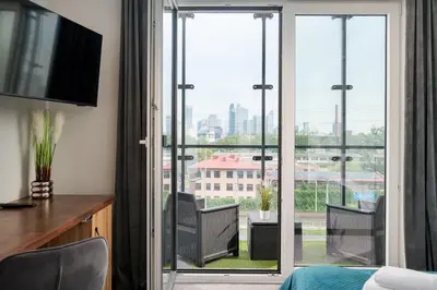Telewizja i/lub zestaw kina domowego w obiekcie New Varsovia Comfort 546 by BookingHost