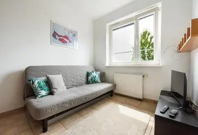 Część wypoczynkowa w obiekcie Rondo Szendzielarza Standard Studio by BookingHost