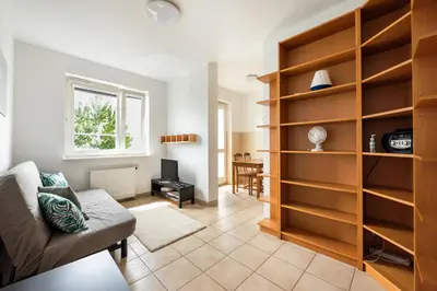 Część wypoczynkowa w obiekcie Rondo Szendzielarza Standard Studio by BookingHost