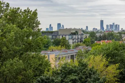 Widok na miasto Warszawa z tego apartamentu