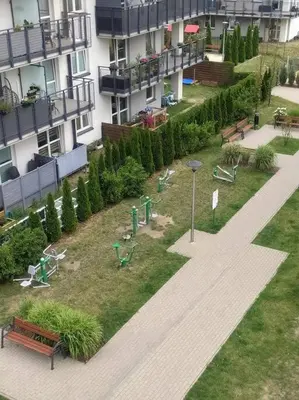 Ogród w obiekcie Przytulne mieszkanie przy Kanale Żerańskim