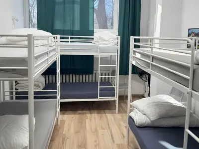 Łóżko lub łóżka w pokoju w obiekcie Hostel Vasylok - Warszawa Wschodnia & Stadion Narodowy
