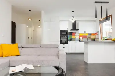 Kuchnia lub aneks kuchenny w obiekcie Warsaw City Center Apartment Grzybowska 85 with Parking by Noclegi Renters