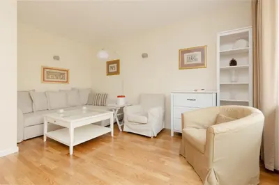 Część wypoczynkowa w obiekcie Warsaw City Center Żurawia by Noclegi Renters