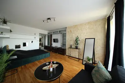 Telewizja i/lub zestaw kina domowego w obiekcie BRONCO APARTMENTS