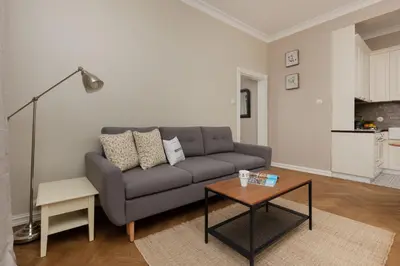 Część wypoczynkowa w obiekcie Metro Rondo ONZ Apartment by Noclegi Renters