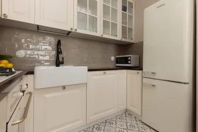 Kuchnia lub aneks kuchenny w obiekcie Metro Rondo ONZ Apartment by Noclegi Renters