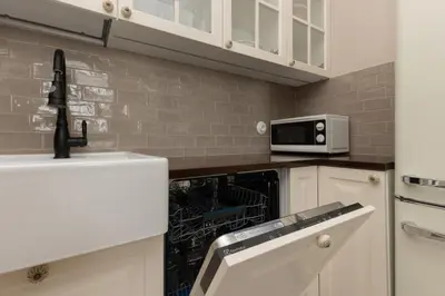 Kuchnia lub aneks kuchenny w obiekcie Metro Rondo ONZ Apartment by Noclegi Renters