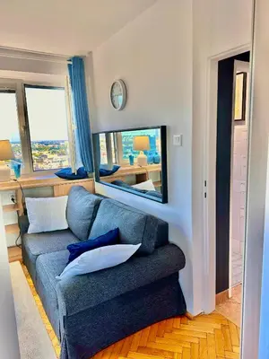 Telewizja i/lub zestaw kina domowego w obiekcie BLUE 4 metro WiFi 1 Gbs TV'70 Netflix HBO Disney SkyShow