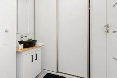 Kuchnia lub aneks kuchenny w obiekcie Cozy Apartment with Parking Bakalarska by Noclegi Renters