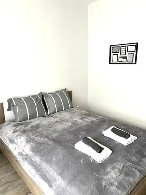 Łóżko lub łóżka w pokoju w obiekcie Apartment Solidarności, Metro, Wi-Fi, TV, YouTube - by HIK Apartments
