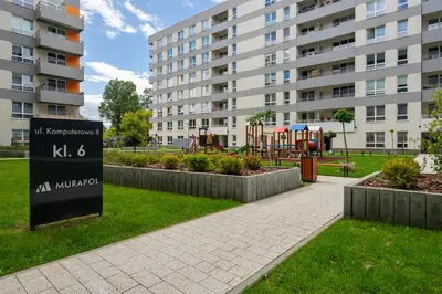 Ogród w obiekcie Lotnisko Chopina Modern Apartment by BookingHost