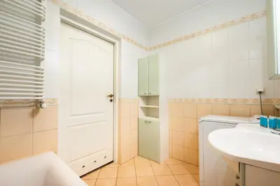 Łazienka w obiekcie KEN 54 2-Bedroom Apartment by BookingHost