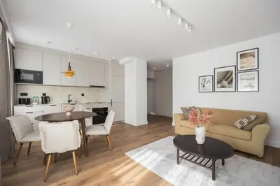 Kuchnia lub aneks kuchenny w obiekcie Metro Kabaty Elegant Apartment by BookingHost