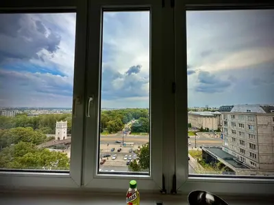 Widok na miasto Warszawa z tego apartamentu