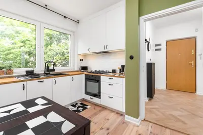 Kuchnia lub aneks kuchenny w obiekcie Dobiszewskiego 2 by Homeprime