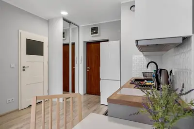 Kuchnia lub aneks kuchenny w obiekcie Włochy Klinkierowa Comfort Apartment by BookingHost
