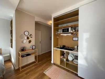 Kuchnia lub aneks kuchenny w obiekcie Studio w Centrum Warszawy ulica Chmielna - 500m od dworca Centralnego - by Good Sleeping