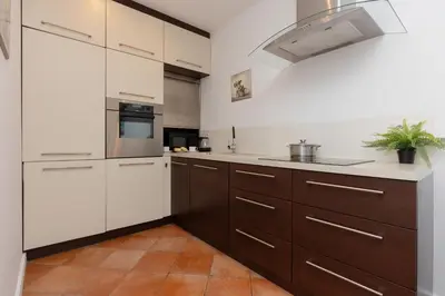 Kuchnia lub aneks kuchenny w obiekcie Cozy Apartment with Parking in Warsaw Ursus by Noclegi Renters