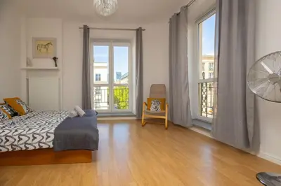 Łóżko lub łóżka w pokoju w obiekcie Spacious Apt in heart of Warsaw