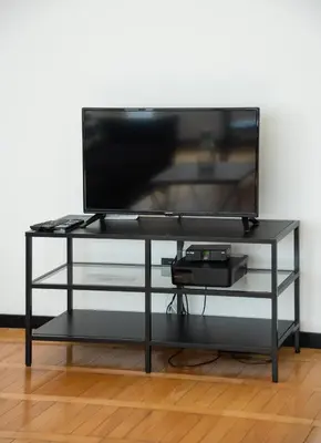 Telewizja i/lub zestaw kina domowego w obiekcie Uniwersytet Warszawski Modern Apartment by BookingHost