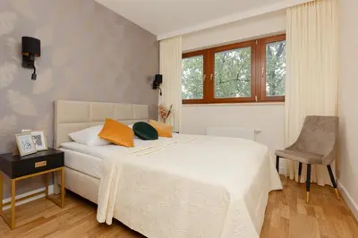 Łóżko lub łóżka w pokoju w obiekcie Deluxe Apartment Wronia 45 with AC, Parking & Balcony by Renters Prestige