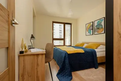 Łóżko lub łóżka w pokoju w obiekcie Cosy Apartment Białej Floty with Parking by Noclegi Renters