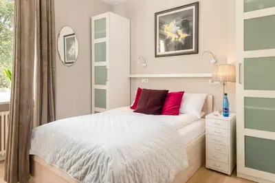 Łóżko lub łóżka w pokoju w obiekcie Cosy Studio Nowy Świat Śródmieście by Noclegi Renters