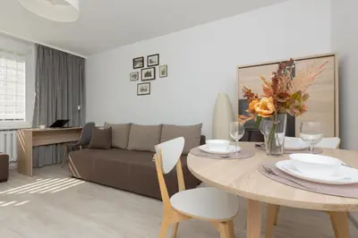 Część wypoczynkowa w obiekcie Heart of Warsaw Apartment Zielna by Noclegi Renters