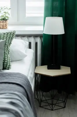 Łóżko lub łóżka w pokoju w obiekcie Heart of Warsaw Apartment Zielna by Noclegi Renters