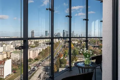 Widok na miasto Warszawa z tego apartamentu
