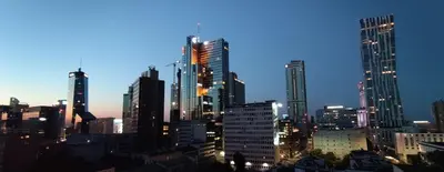 Widok na miasto Warszawa z tego apartamentu