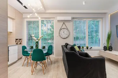 Część wypoczynkowa w obiekcie VipWarsawApartments pl Sienna 65