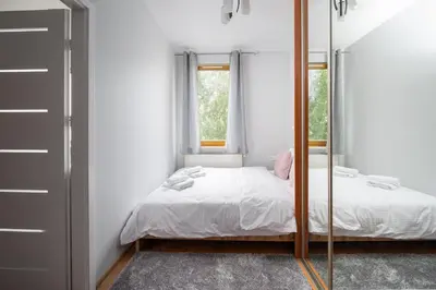 Łóżko lub łóżka w pokoju w obiekcie Obrzeżna Standard Apartment by BookingHost