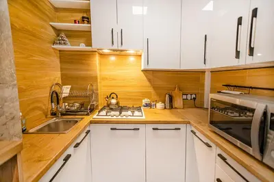 Kuchnia lub aneks kuchenny w obiekcie Charming Apt next to Lazienki Park and City Center