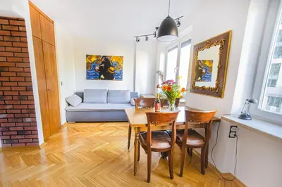Część wypoczynkowa w obiekcie Charming Apt next to Lazienki Park and City Center