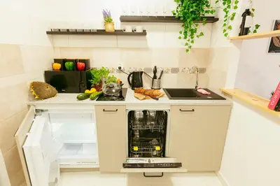 Kuchnia lub aneks kuchenny w obiekcie Chmielna - 250m od Złotych Tarasów, 350m od Dworca Centralnego - Wifi - Smart TV 55 cali - Better Rental