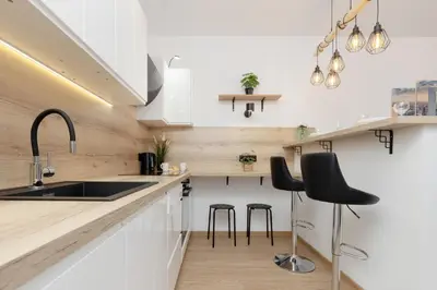 Kuchnia lub aneks kuchenny w obiekcie Roomy Apartment Oczapowskiego in Bielany by Noclegi Renters