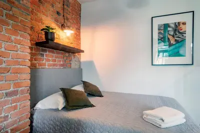Łóżko lub łóżka w pokoju w obiekcie Cozy Studio 5 minut by Warsaw East