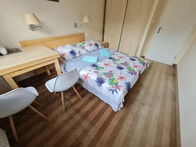 Łóżko lub łóżka w pokoju w obiekcie Fantastic Waw - Z6 Room - 101A