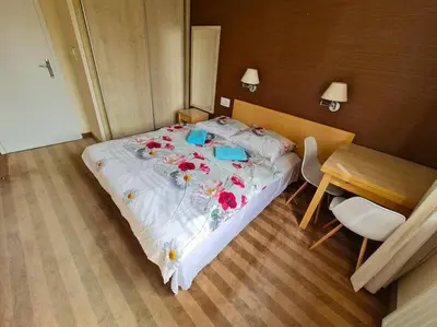 Łóżko lub łóżka w pokoju w obiekcie Fantastic Waw - Z6 Room - 304A